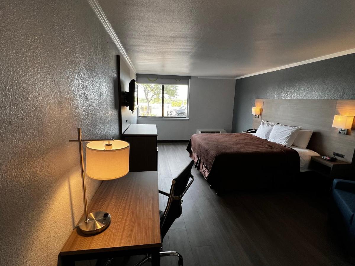 Super 8 By Wyndham Fort Worth Entertainment District Buitenkant foto