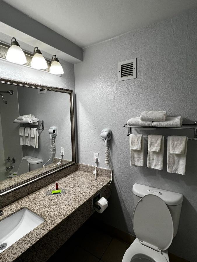 Super 8 By Wyndham Fort Worth Entertainment District Buitenkant foto