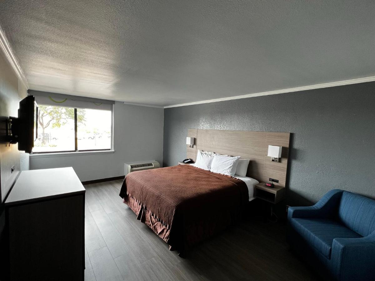 Super 8 By Wyndham Fort Worth Entertainment District Buitenkant foto
