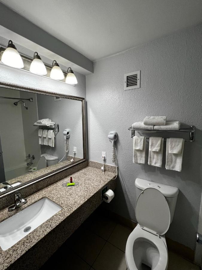 Super 8 By Wyndham Fort Worth Entertainment District Buitenkant foto