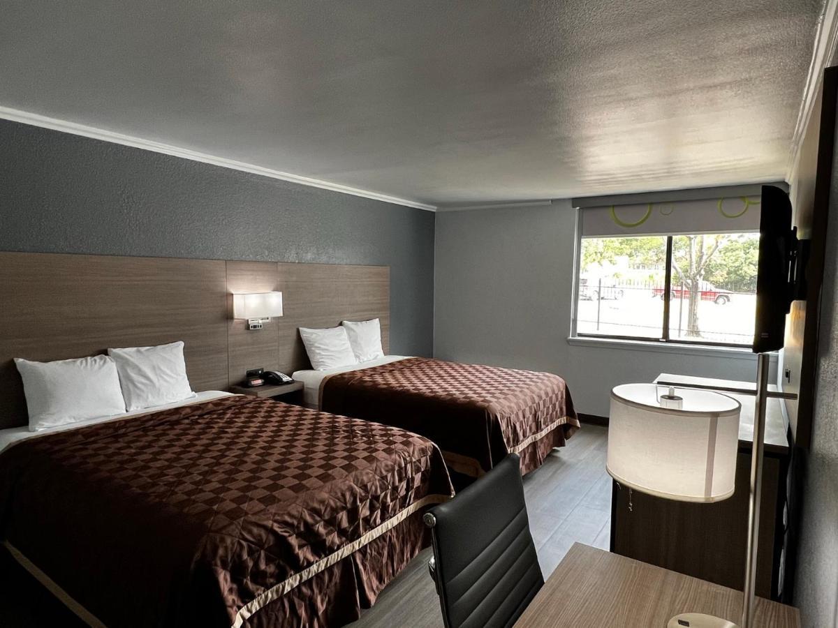 Super 8 By Wyndham Fort Worth Entertainment District Buitenkant foto