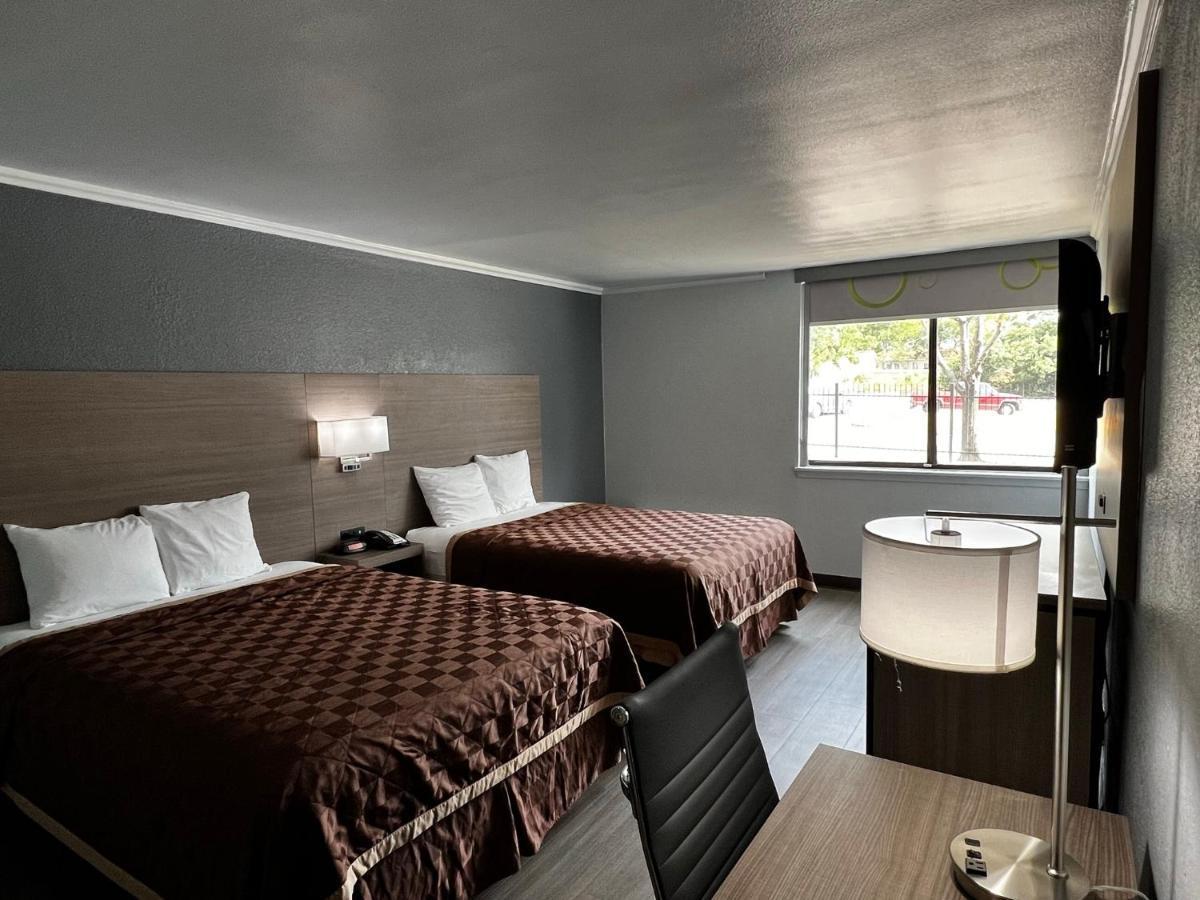 Super 8 By Wyndham Fort Worth Entertainment District Buitenkant foto