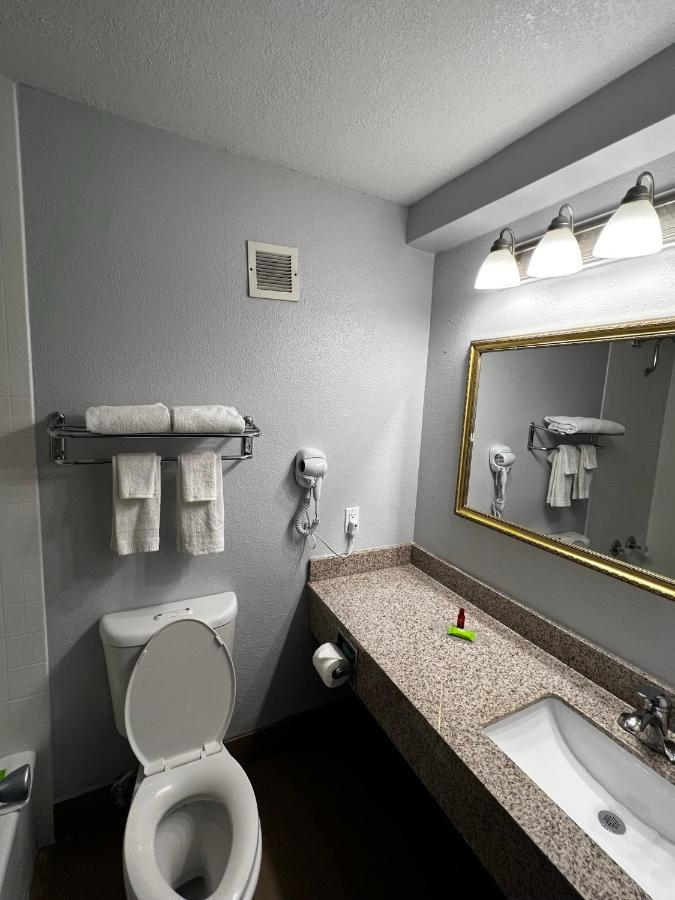 Super 8 By Wyndham Fort Worth Entertainment District Buitenkant foto