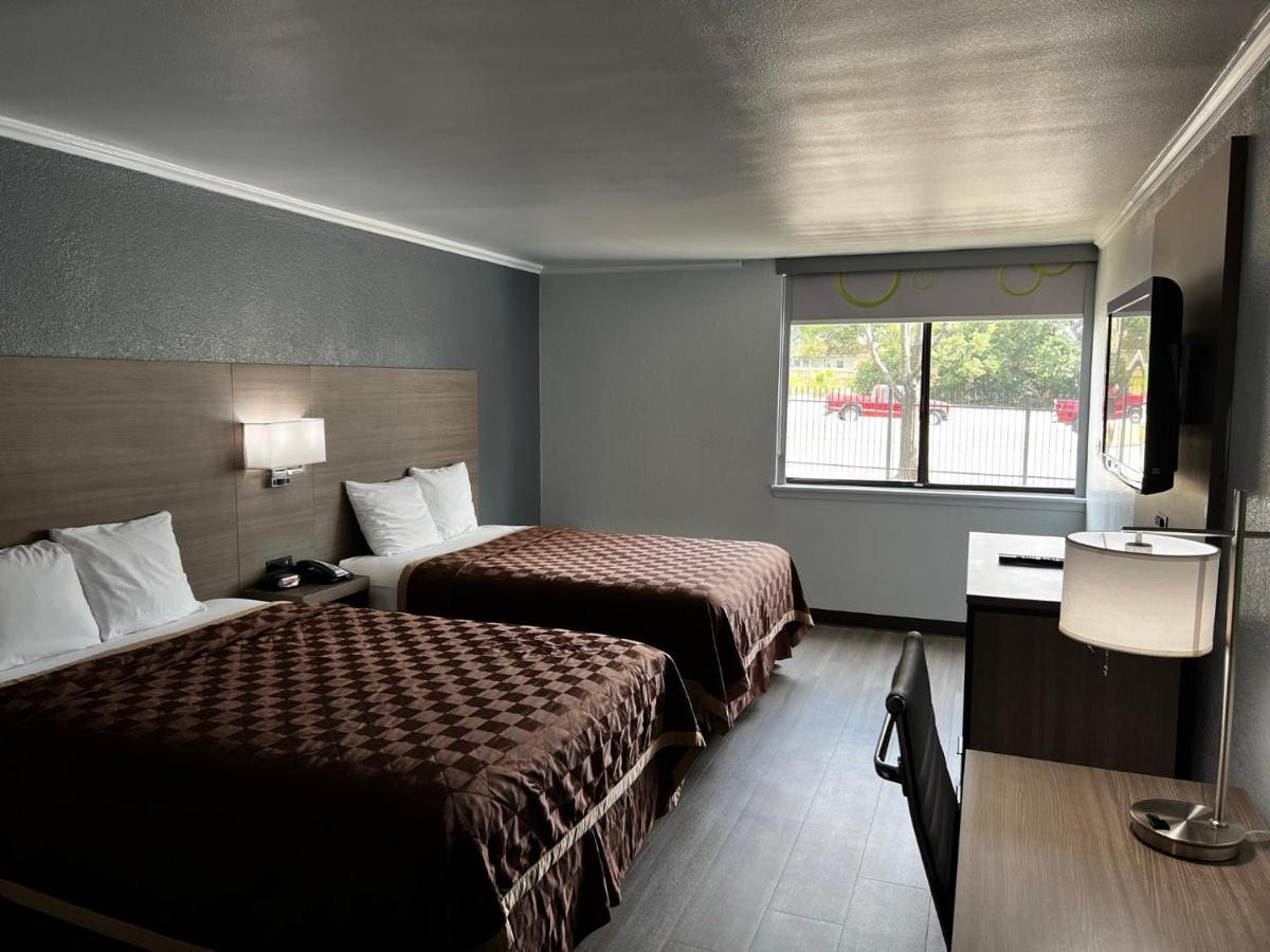 Super 8 By Wyndham Fort Worth Entertainment District Buitenkant foto